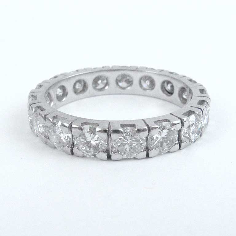 Ring mit Diamanten im Brillantschliff, total ca. 2.55ct