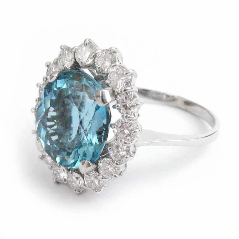 Weissgoldring mit Aquamarin und Diamanten